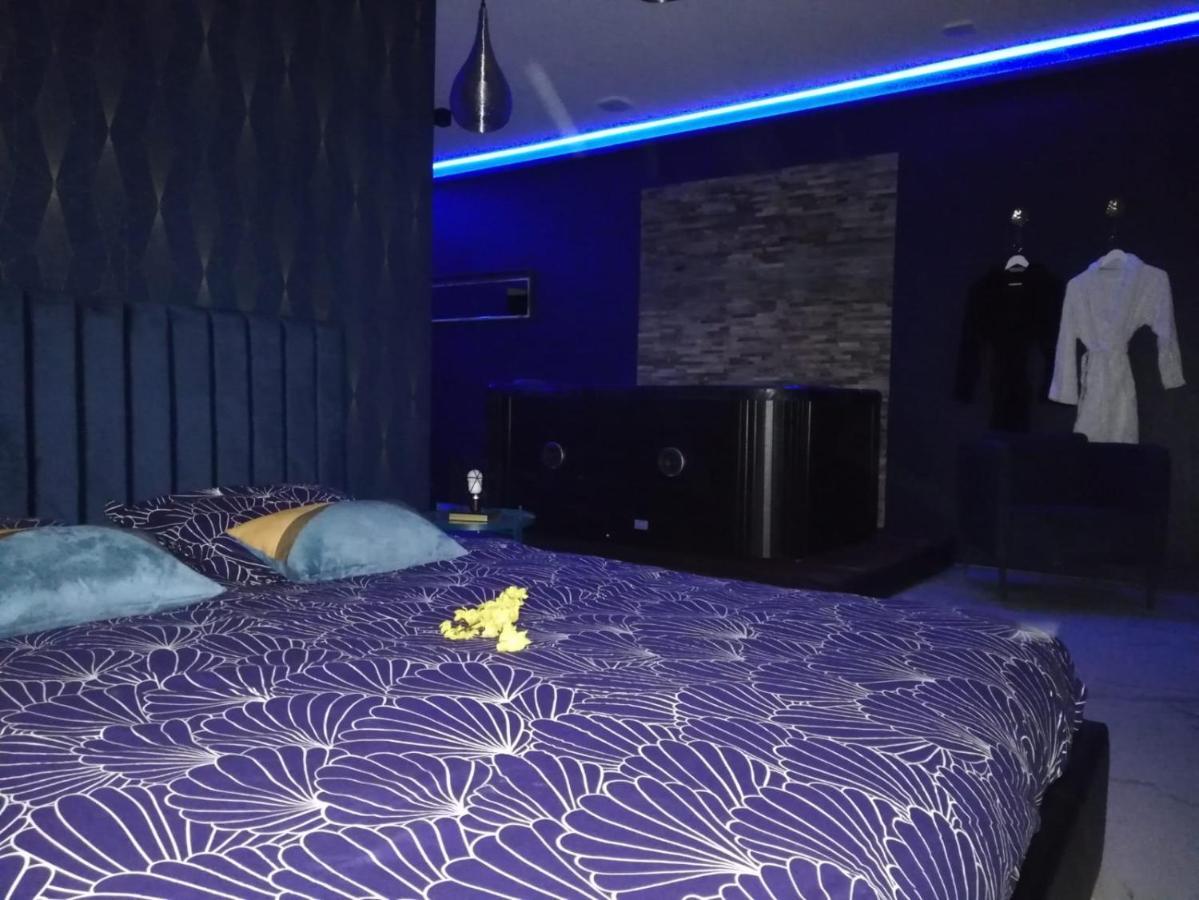 Suite Blue Jacuzzi Le Breuil  Esterno foto