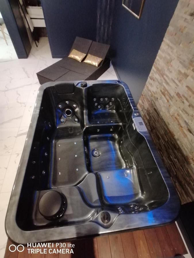 Suite Blue Jacuzzi Le Breuil  Esterno foto