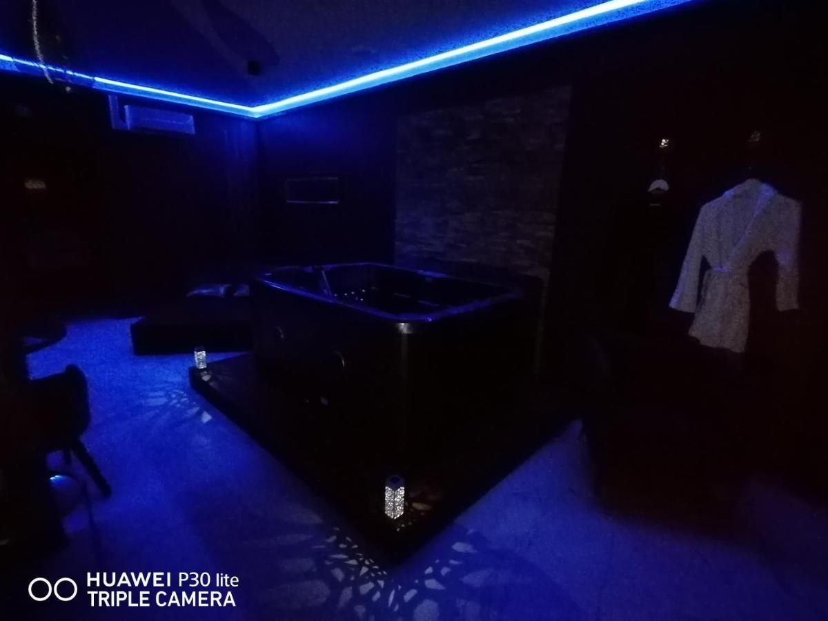 Suite Blue Jacuzzi Le Breuil  Esterno foto