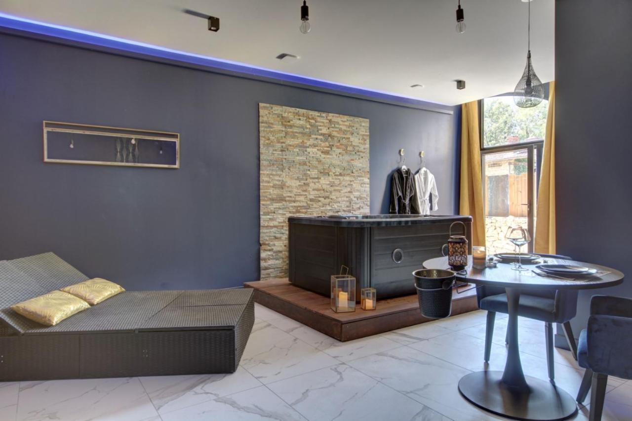 Suite Blue Jacuzzi Le Breuil  Esterno foto